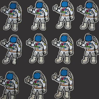 Astronauta - Aplicacion bordada con pega ; 1 pieza