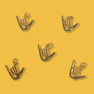 Dije de Shaka Hand Stainless Steel con Baño en Oro 18kt, 20mm - 1 pieza