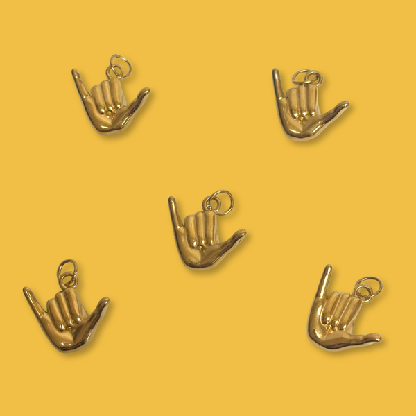 Dije de Shaka Hand Stainless Steel con Baño en Oro 18kt, 20mm - 1 pieza