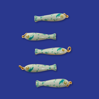 Dije de Pez Blanco / Turquesa Stainless Steel con Baño en Oro 18kt, 35mm - 1 pieza