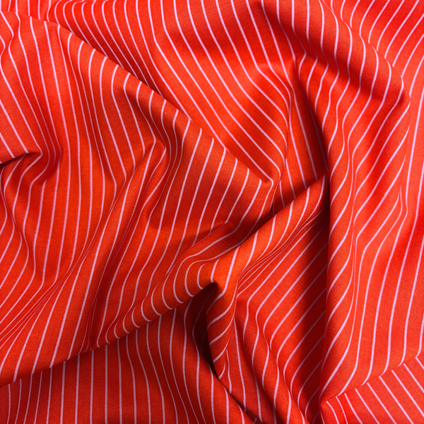 Tela Estampada de 100% Algodón 44" Rayas Finas, Rojo - 1 yarda