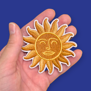 Sol - Aplicación bordada con pega ; 1 pieza