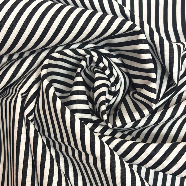 Tela Estampada de 100% Algodón 44" Rayas Finas, Negro- 1 yarda