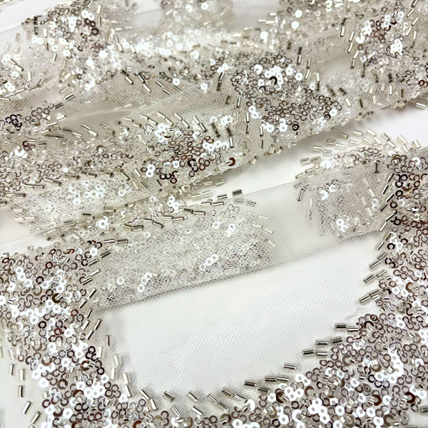 Tela Tulle de Encaje Bordada 60",  Blanco / Plateado - 1 yarda