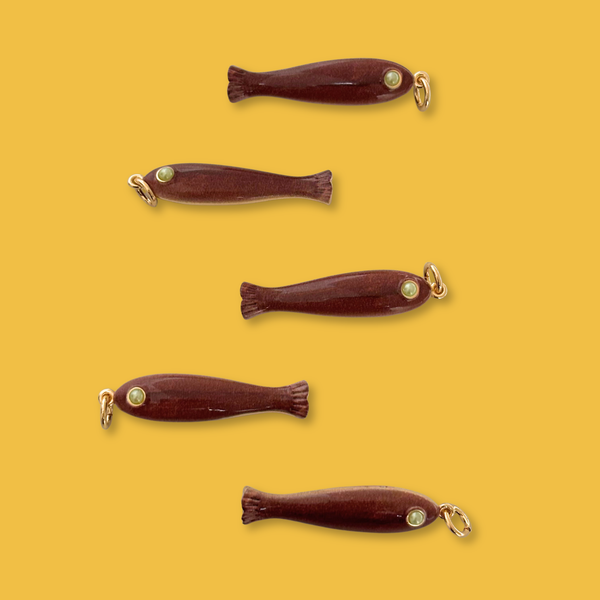 Dije de Pez Marrón Stainless Steel con Baño en Oro 18kt, 35mm - 1 pieza