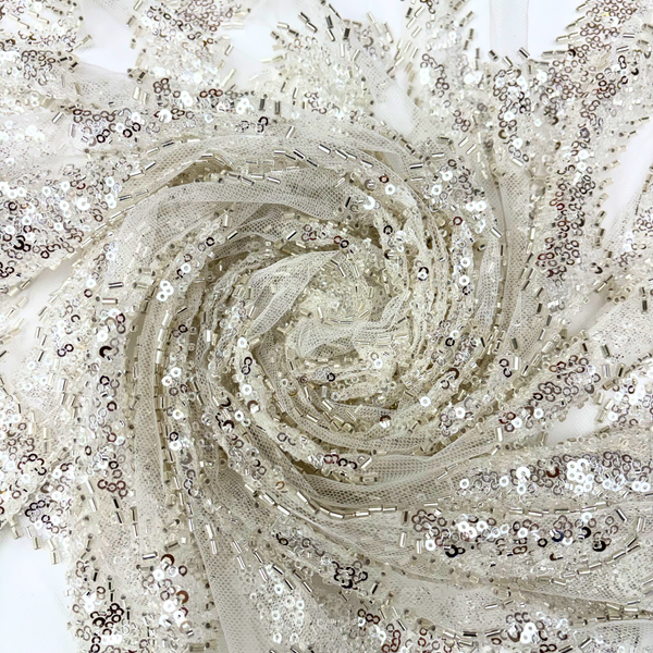 Tela Tulle de Encaje Bordada 60",  Blanco / Plateado - 1 yarda