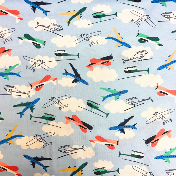 Tela Estampada de 100% Algodón 44/45" Aviones, Azul Claro - 1 yarda