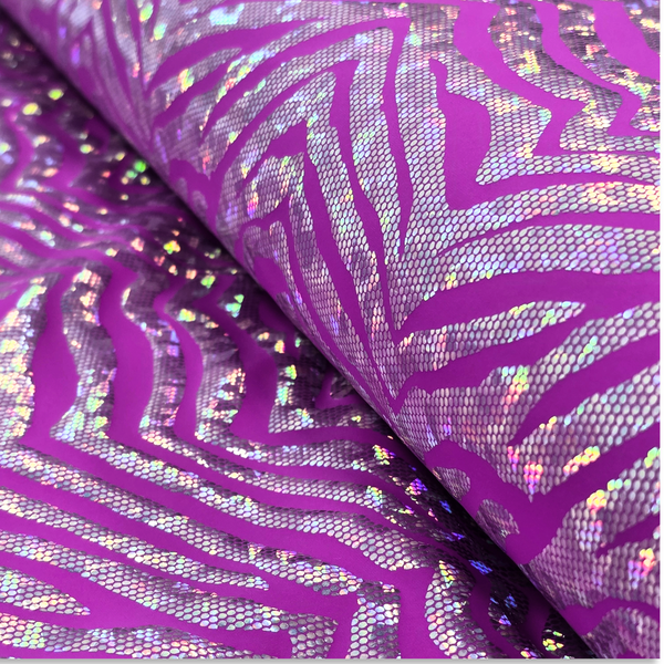 Tela Licra Holográfica 60", Estampado de Zebra Violeta y Plateado - 1 yarda