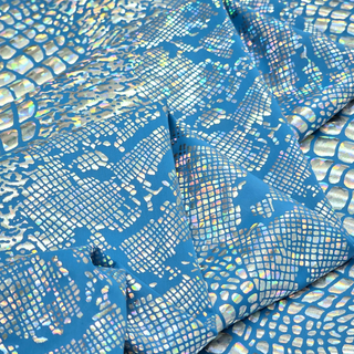 Tela Licra Holográfica 60", Estampado de Cocodrilo Azul y Plateado - 1 yarda