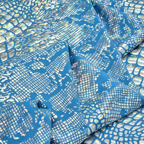 Tela Licra Holográfica 60", Estampado de Cocodrilo Azul y Plateado - 1 yarda