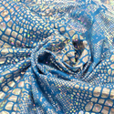 Tela Licra Holográfica 60", Estampado de Cocodrilo Azul y Plateado - 1 yarda