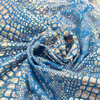 Tela Licra Holográfica 60", Estampado de Cocodrilo Azul y Plateado - 1 yarda