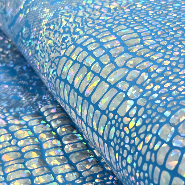 Tela Licra Holográfica 60", Estampado de Cocodrilo Azul y Plateado - 1 yarda