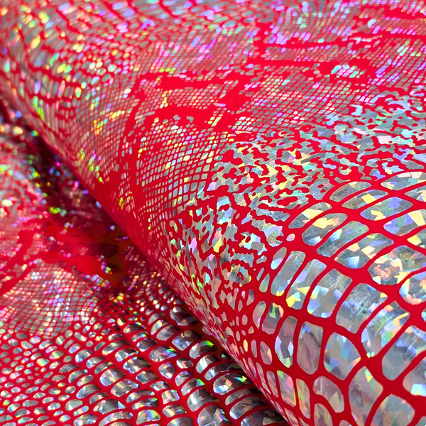 Tela Licra Holográfica 60", Estampado de Cocodrilo Rojo y Plateado - 1 yarda