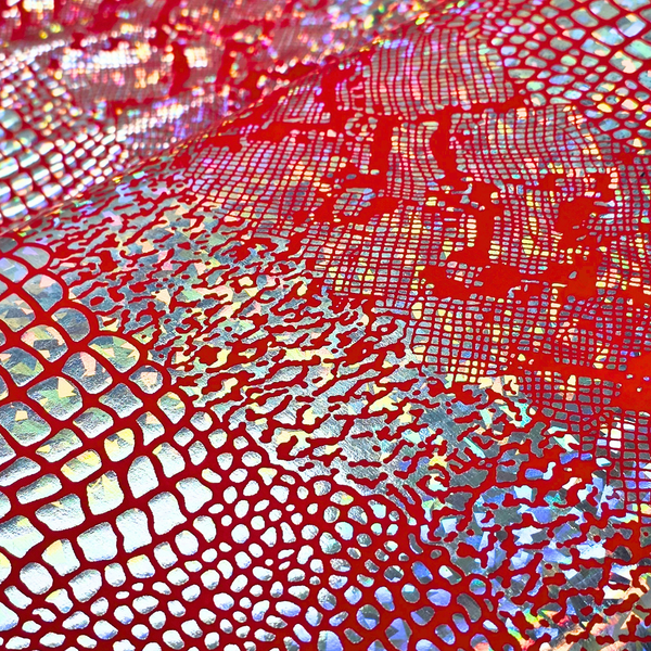 Tela Licra Holográfica 60", Estampado de Cocodrilo Rojo y Plateado - 1 yarda