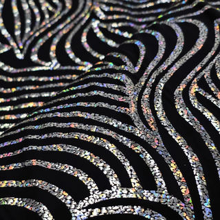 Tela Licra Holográfica 60", Estampado Ondulado Negro y Plateado - 1 yarda