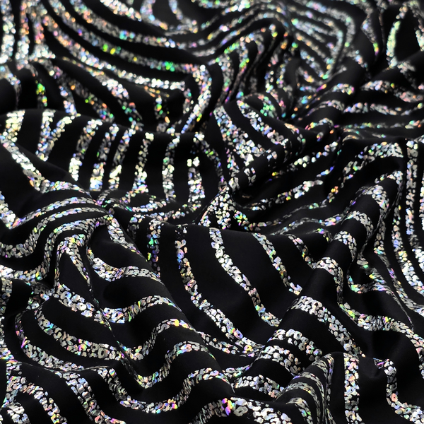 Tela Licra Holográfica 60", Estampado Ondulado Negro y Plateado - 1 yarda