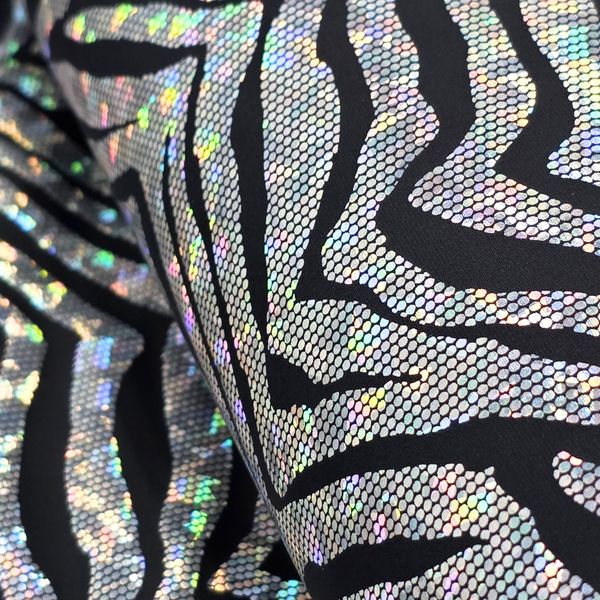 Tela Licra Holográfica 60", Estampado de Zebra Nergro y Plateado - 1 yarda
