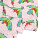 Tela Estampada de 100% Algodón 44" Guacamayos, Rosa - 1 yarda
