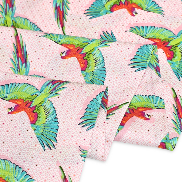 Tela Estampada de 100% Algodón 44" Guacamayos, Rosa - 1 yarda