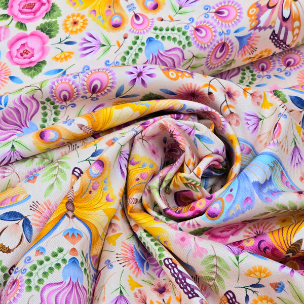 Tela Estampada de 100% Algodón , 44/45" - Mariposas y Flores