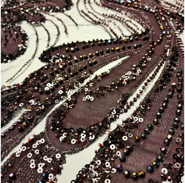 Tela Tulle de Encaje Bordada 65”, Vino / Negro - 1 yarda