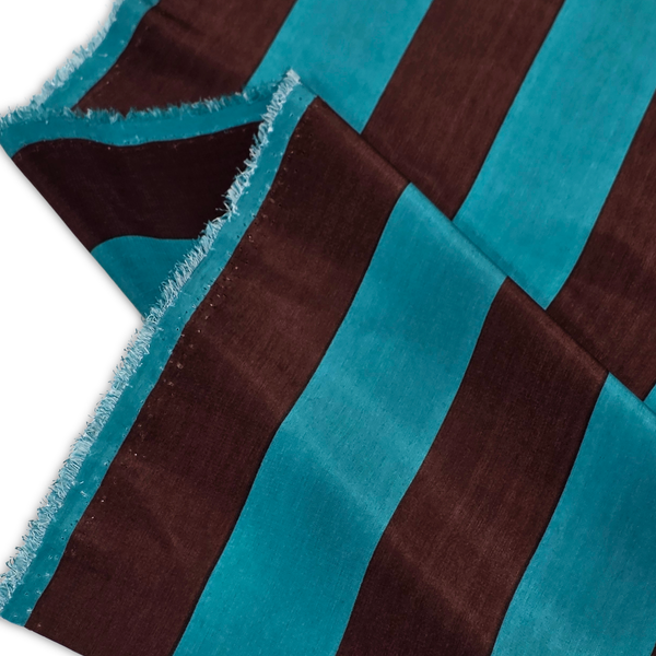 Tela Peach Skin Estampada 60", 1 yarda - Líneas Marrón y Teal