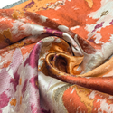 Tela Brocado 118”, Flores Abstractas con Detalles Dorados – 1 yarda