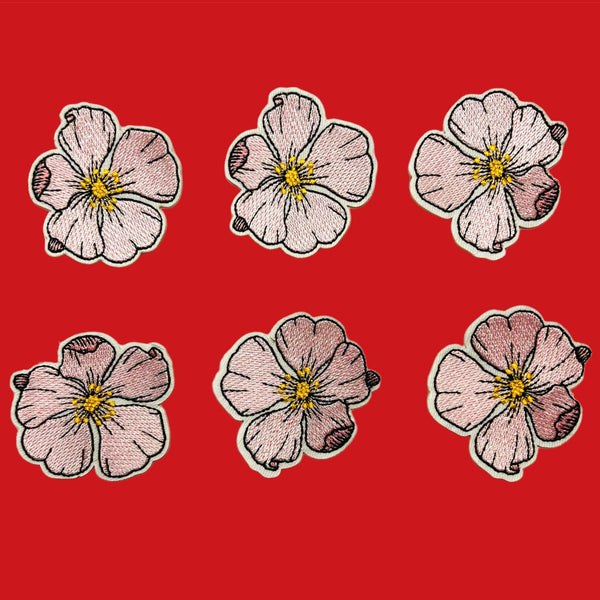 Flor Rosada - Aplicación bordada con pega ; 1 pieza