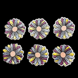 Flor Color Violeta y Amarillo - Aplicación bordada con pega ; 1 pieza