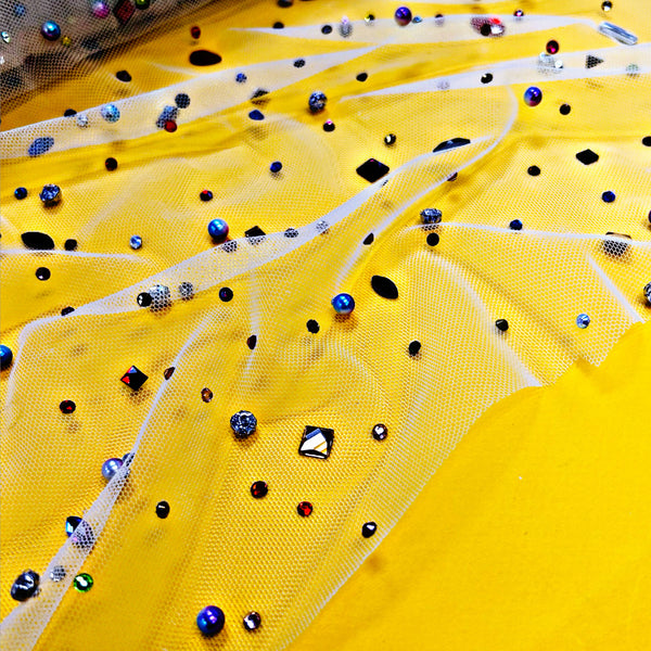 Tela Tulle 60", Transparente con Pedrería Mixta y Cristales, Multicolor - 1 pieza