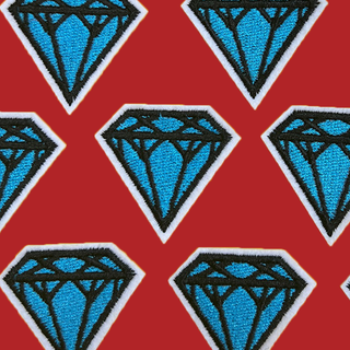 Diamante - Aplicacion bordada con pega ; 1 pieza