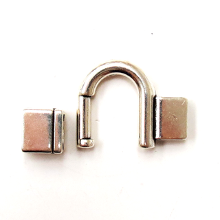 Horse Shoe Leather Clasp- Silver